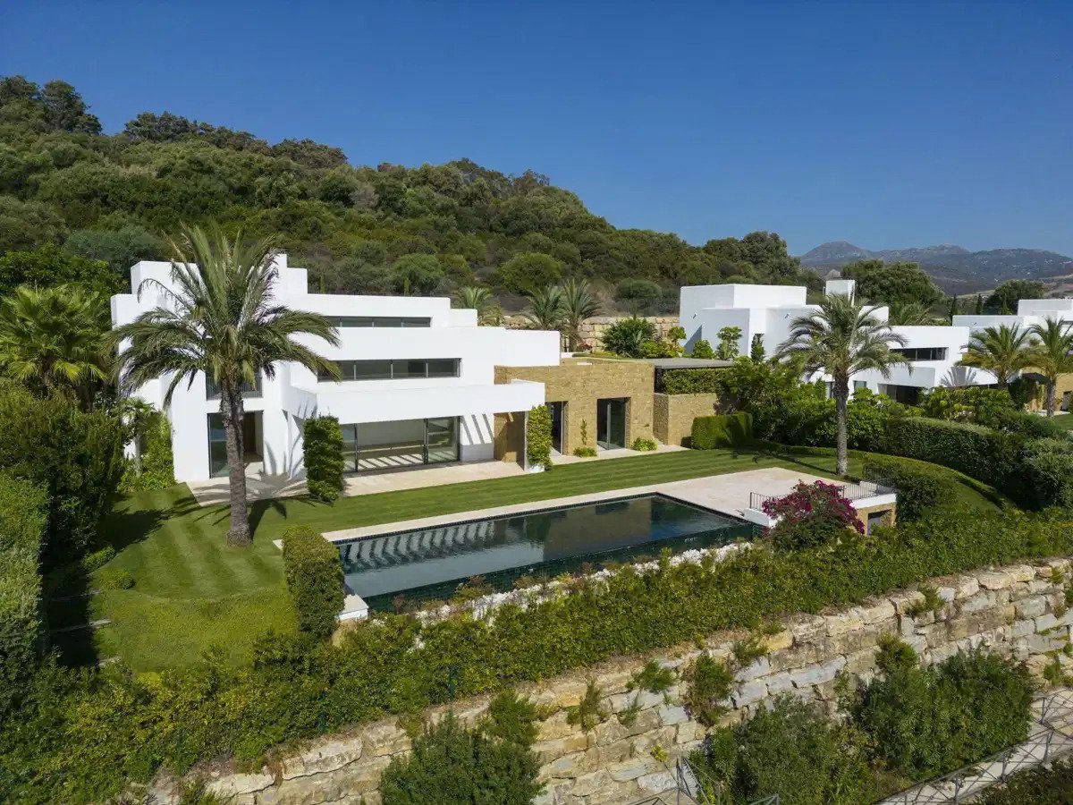 5-Zimmer, 5-Bad Villa im Ibiza-Stil mit Golf- und Bergblick bei Finca Cortesín, Casares