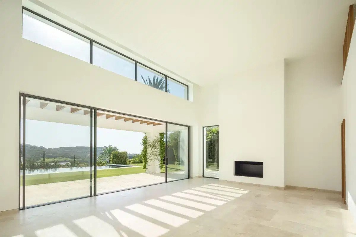 5-Zimmer, 5-Bad Villa im Ibiza-Stil mit Golf- und Bergblick bei Finca Cortesín, Casares