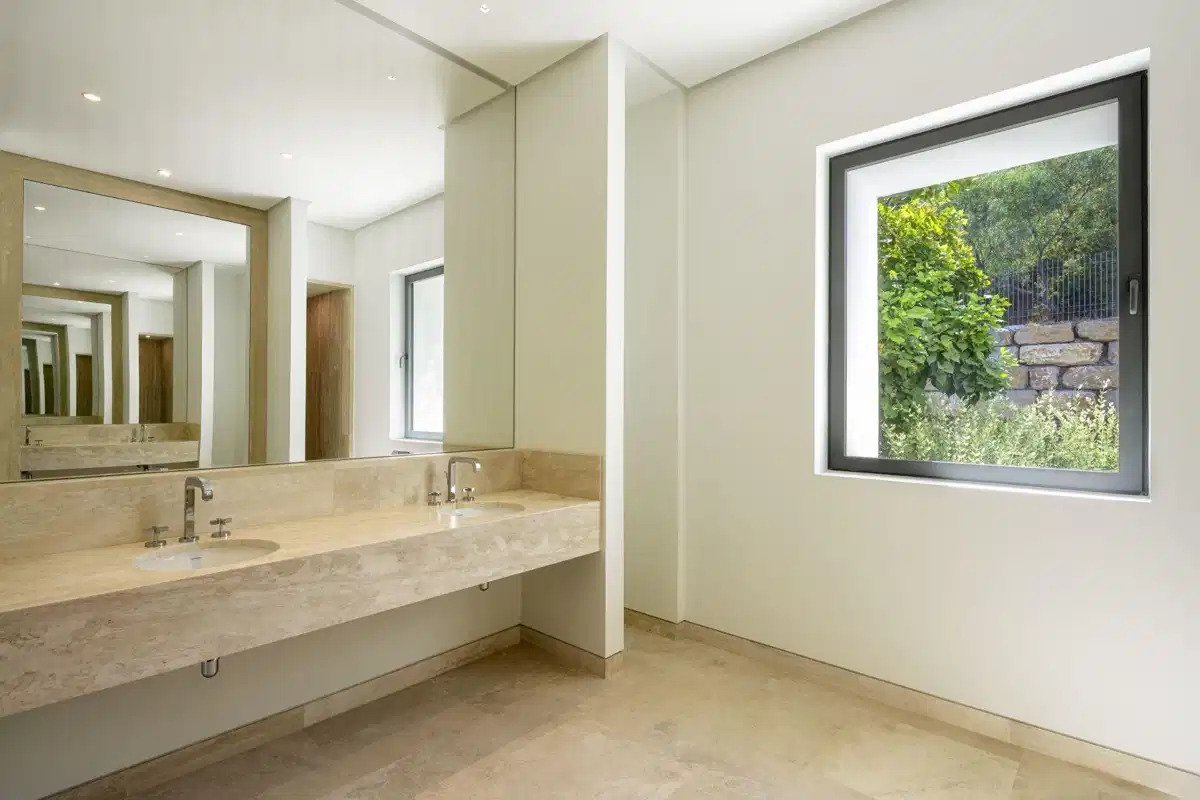 5-Zimmer, 5-Bad Villa im Ibiza-Stil mit Golf- und Bergblick bei Finca Cortesín, Casares