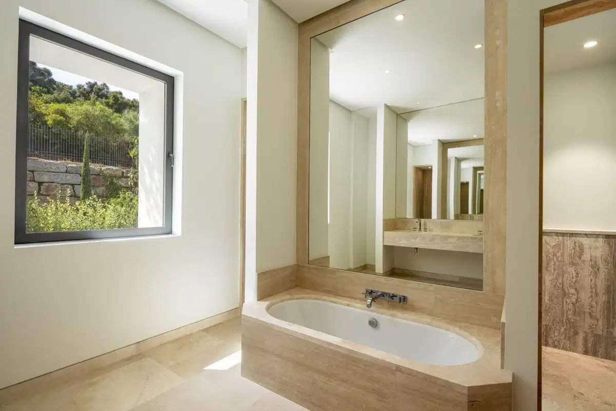5-Zimmer, 5-Bad Villa im Ibiza-Stil mit Golf- und Bergblick bei Finca Cortesín, Casares