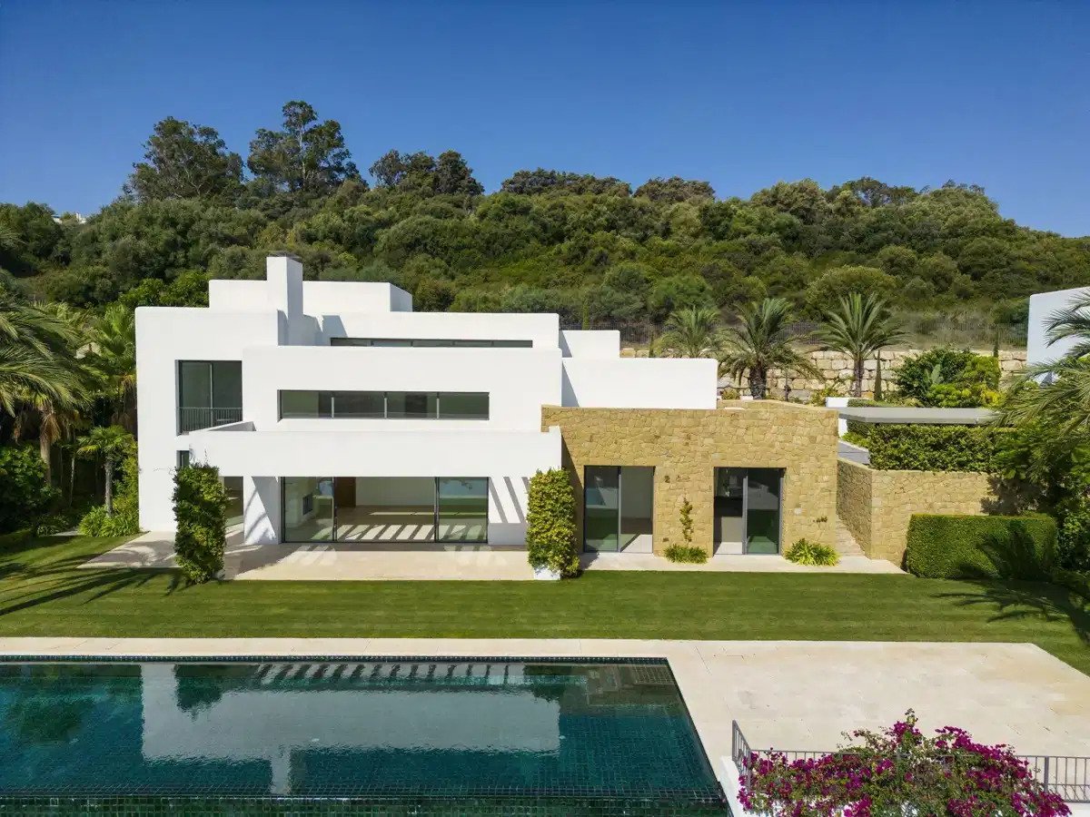 5-Zimmer, 5-Bad Villa im Ibiza-Stil mit Golf- und Bergblick bei Finca Cortesín, Casares