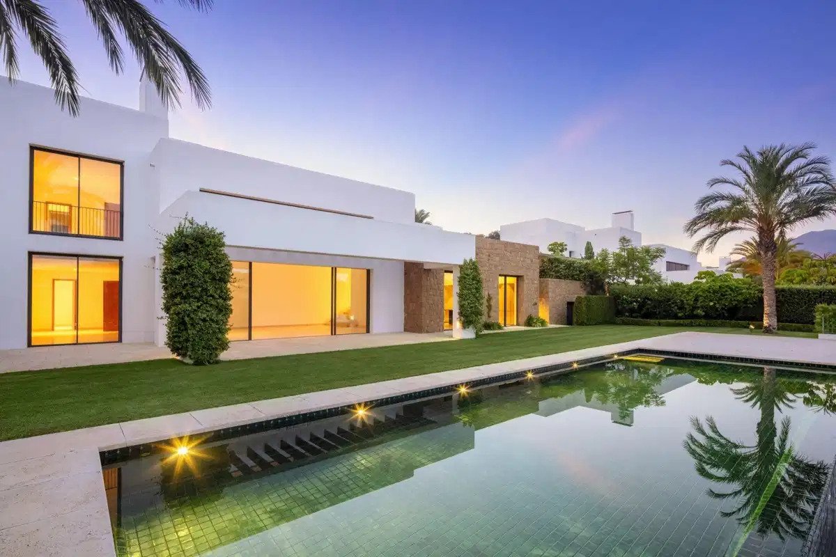 5-Zimmer, 5-Bad Villa im Ibiza-Stil mit Golf- und Bergblick bei Finca Cortesín, Casares