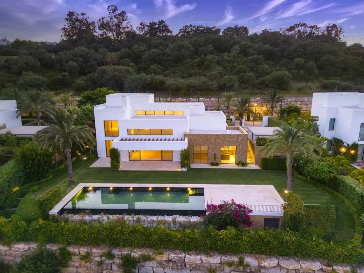 5-Zimmer, 5-Bad Villa im Ibiza-Stil mit Golf- und Bergblick bei Finca Cortesín, Casares