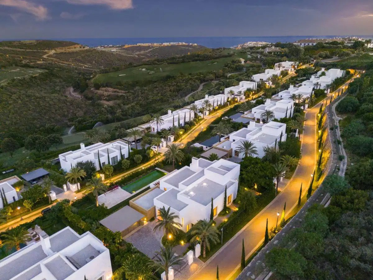 5-Zimmer, 5-Bad Villa im Ibiza-Stil mit Golf- und Bergblick bei Finca Cortesín, Casares