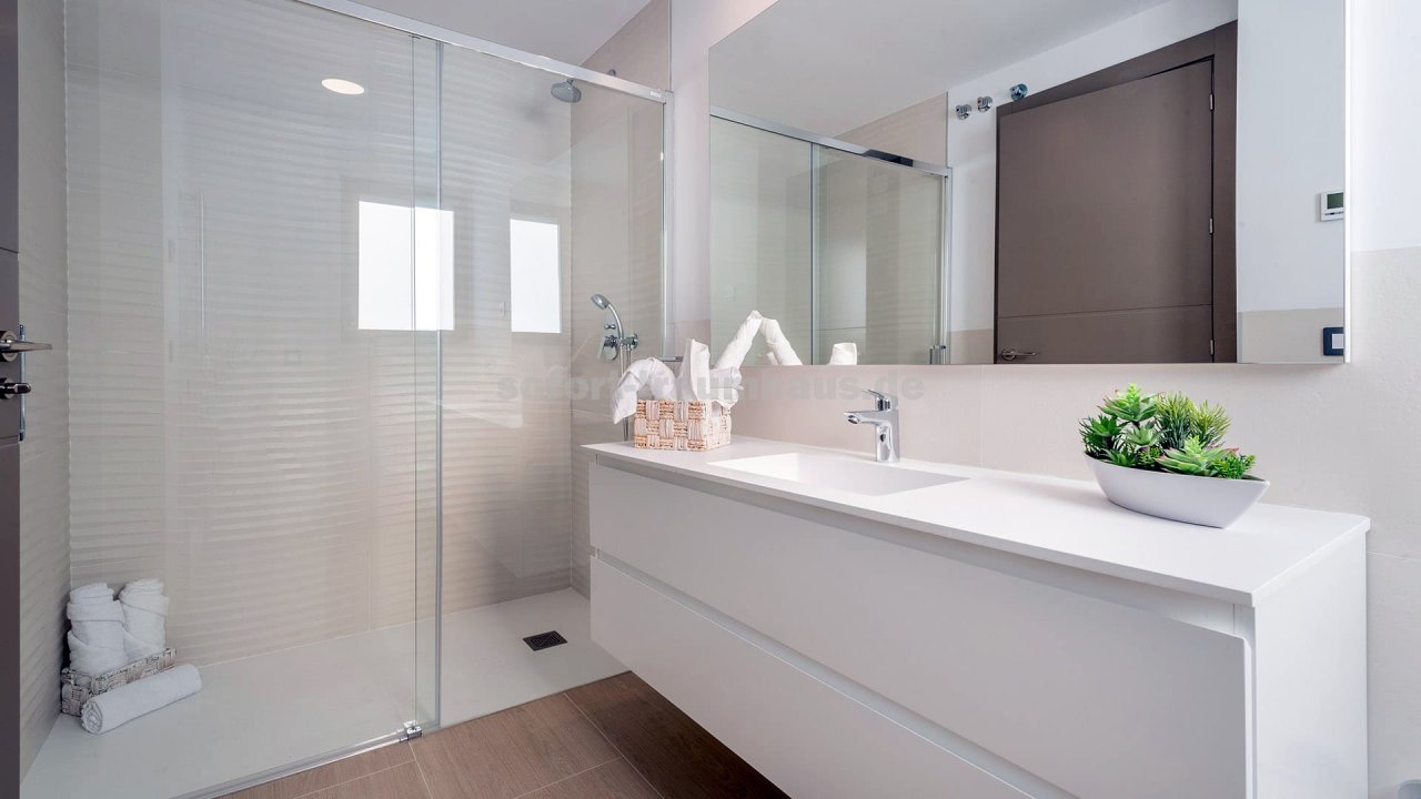 NEUBAU Moderne Luxusvilla VOLL AUSGESTATTET mit Pool in TOP-Lage!