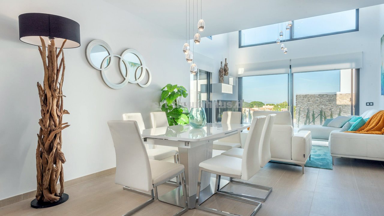 NEUBAU Moderne Luxusvilla VOLL AUSGESTATTET mit Pool in TOP-Lage!