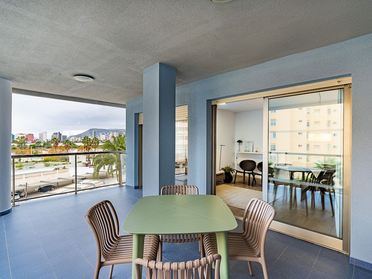 Penthouse mit riesigen Terrassen direkt am Strand - Meerblick