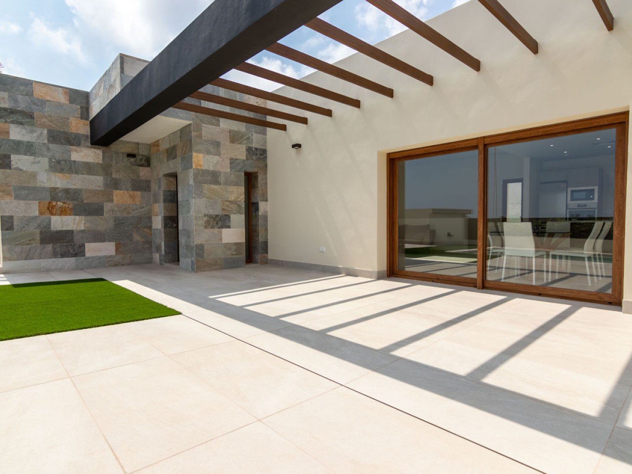 Residential Monteolivo are detached villas in Los Altos, one of the most privileged areas of the southern Costa Blanca. The properties comprise of ...