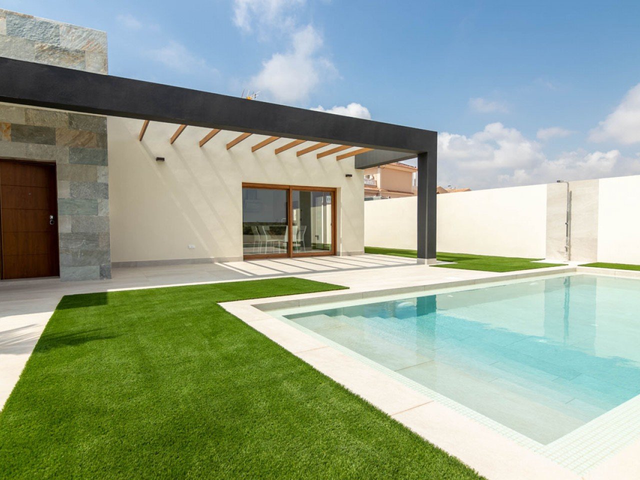 Residential Monteolivo are detached villas in Los Altos, one of the most privileged areas of the southern Costa Blanca. The properties comprise of ...