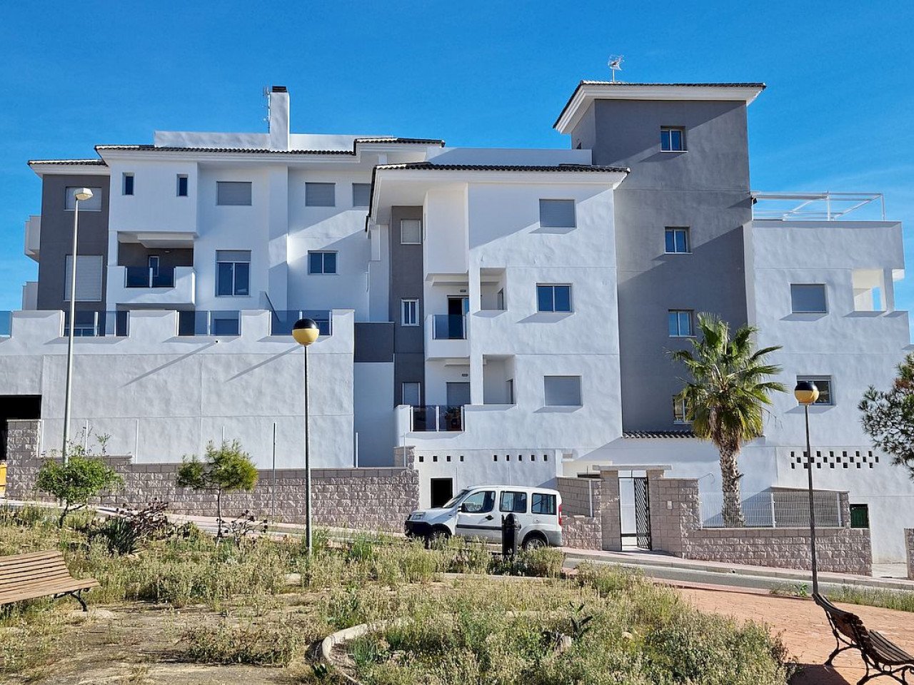 Luxuriöse Residenz Neubau-Apartments in ruhiger Gegend, nahe zu Golfplätzen