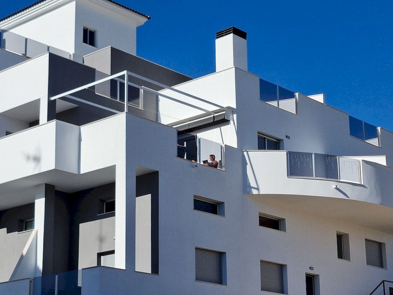 Luxuriöse Residenz Neubau-Apartments in ruhiger Gegend, nahe zu Golfplätzen