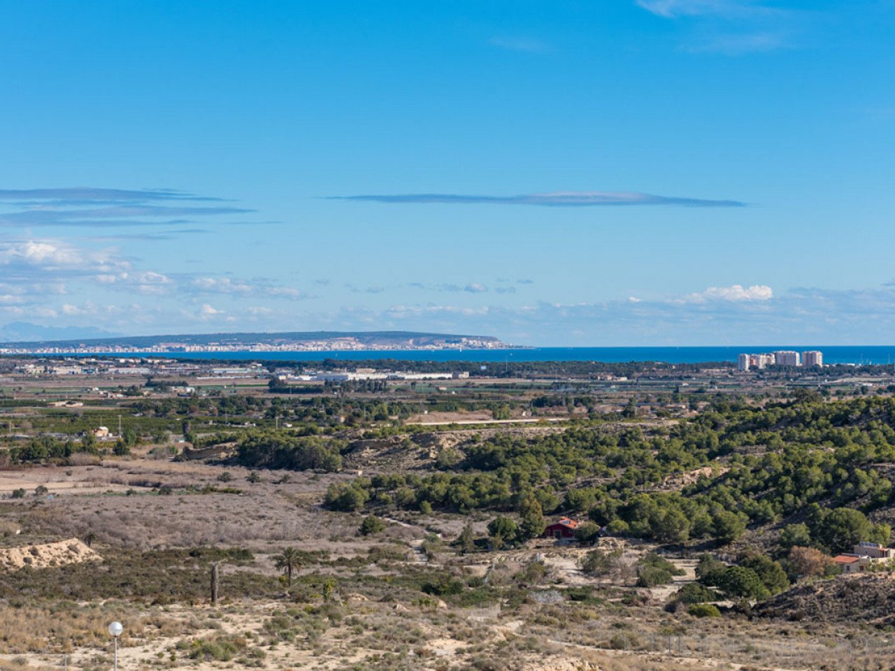 The Residencial Oceanic is a new development of just 46 exclusively-designed one and two-storey villas, built with high-specification finishes/mate...