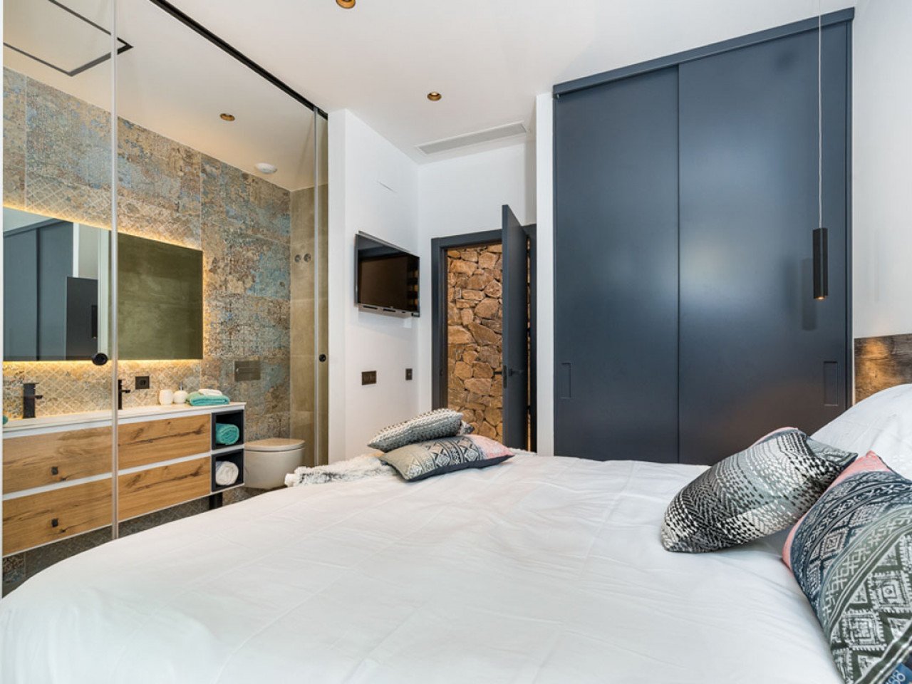 The Residencial Oceanic is a new development of just 46 exclusively-designed one and two-storey villas, built with high-specification finishes/mate...