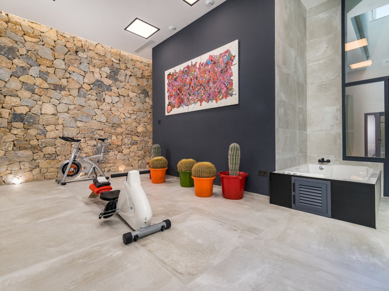 The Residencial Oceanic is a new development of just 46 exclusively-designed one and two-storey villas, built with high-specification finishes/mate...