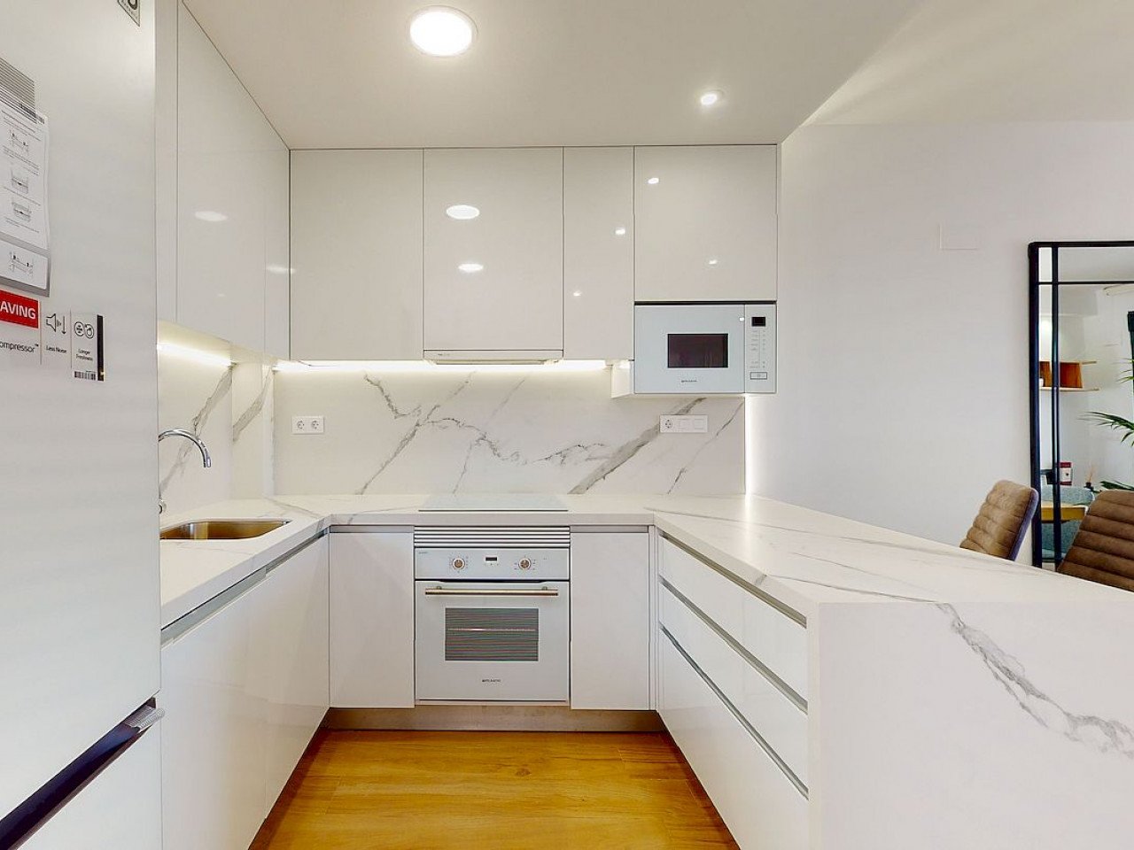 Neubau-Penthouse mit Riesen-Dachterrasse - Blick auf Lagune und Meer