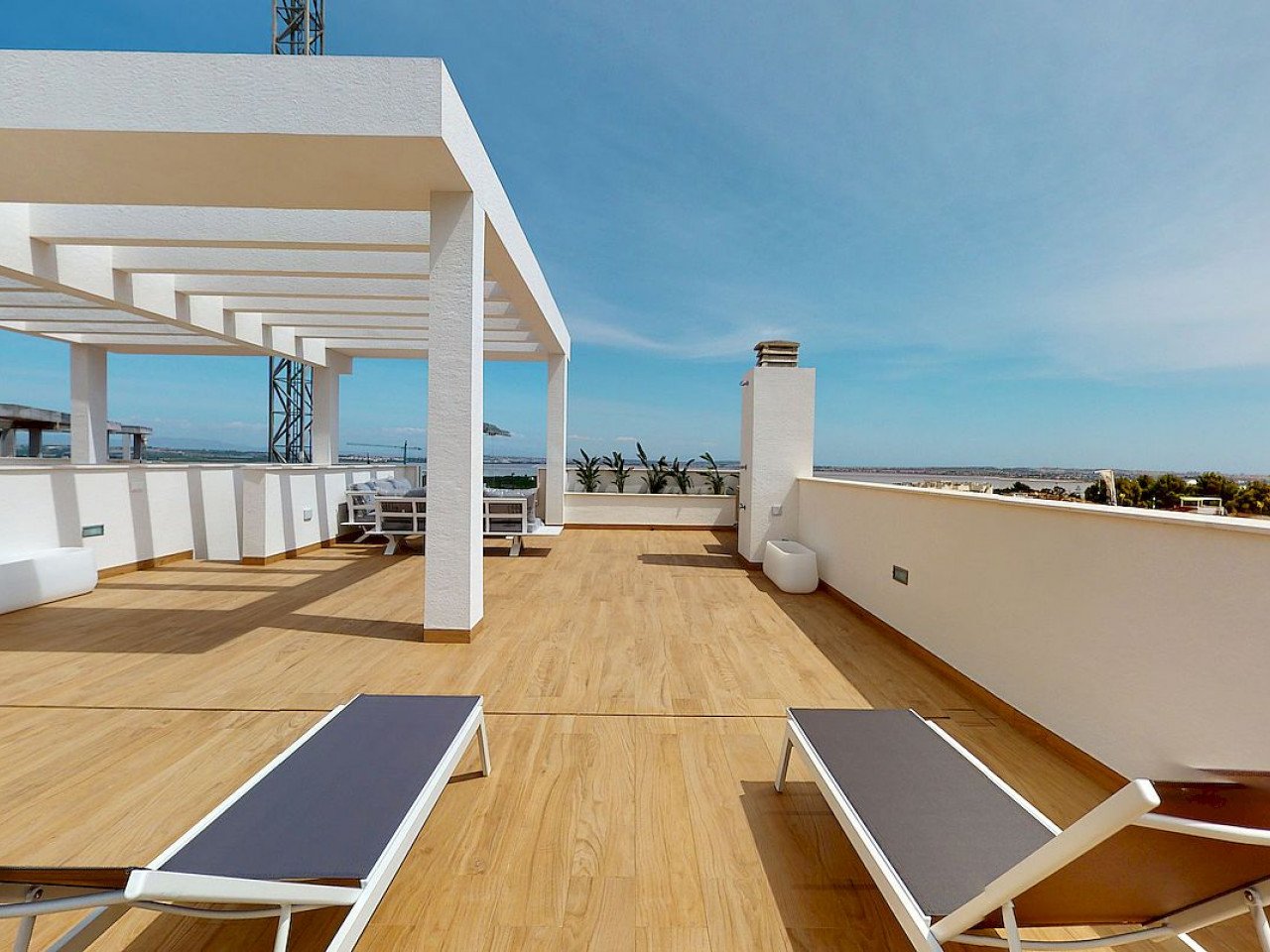 Neubau-Penthouse mit Riesen-Dachterrasse - Blick auf Lagune und Meer