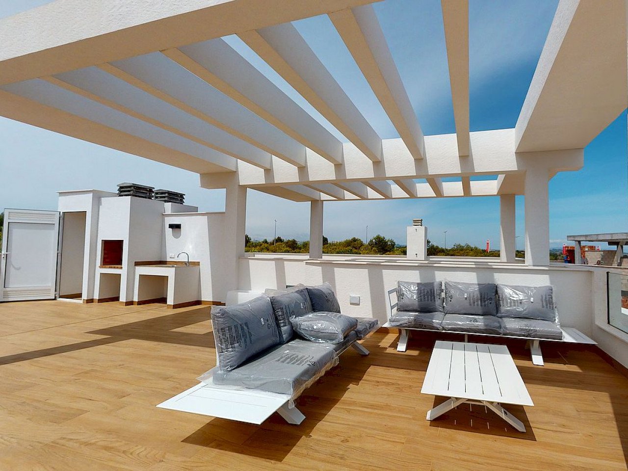 Neubau-Penthouse mit Riesen-Dachterrasse - Blick auf Lagune und Meer