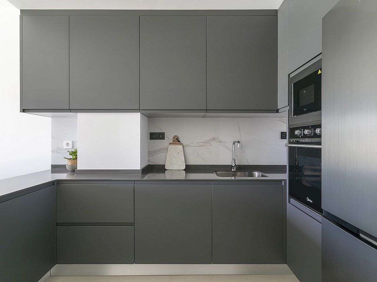 The Eden Beach La Mata is a brand new luxury gated urbanisation only 700 metres to La Mata beach, with sea views from almost all apartments.
All h...