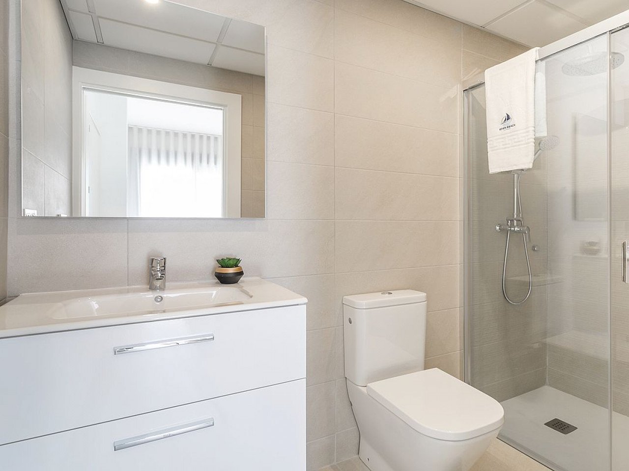 The Eden Beach La Mata is a brand new luxury gated urbanisation only 700 metres to La Mata beach, with sea views from almost all apartments.
All h...