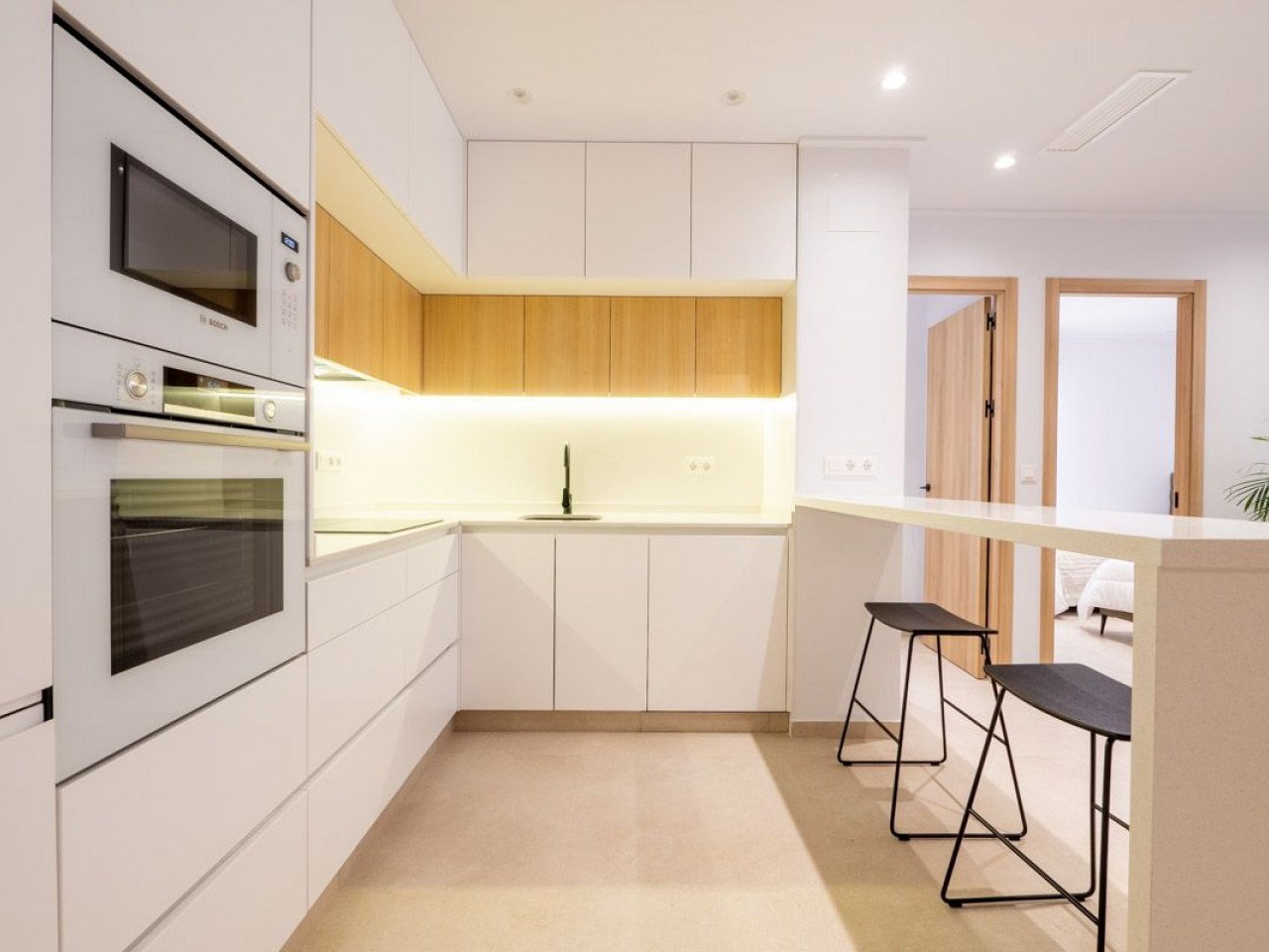 Vista Azul XXXVII located on the  El Raso urbanisation in Guardamar del Segura, is a residential complex of 175 apartments with three bedrooms and ...