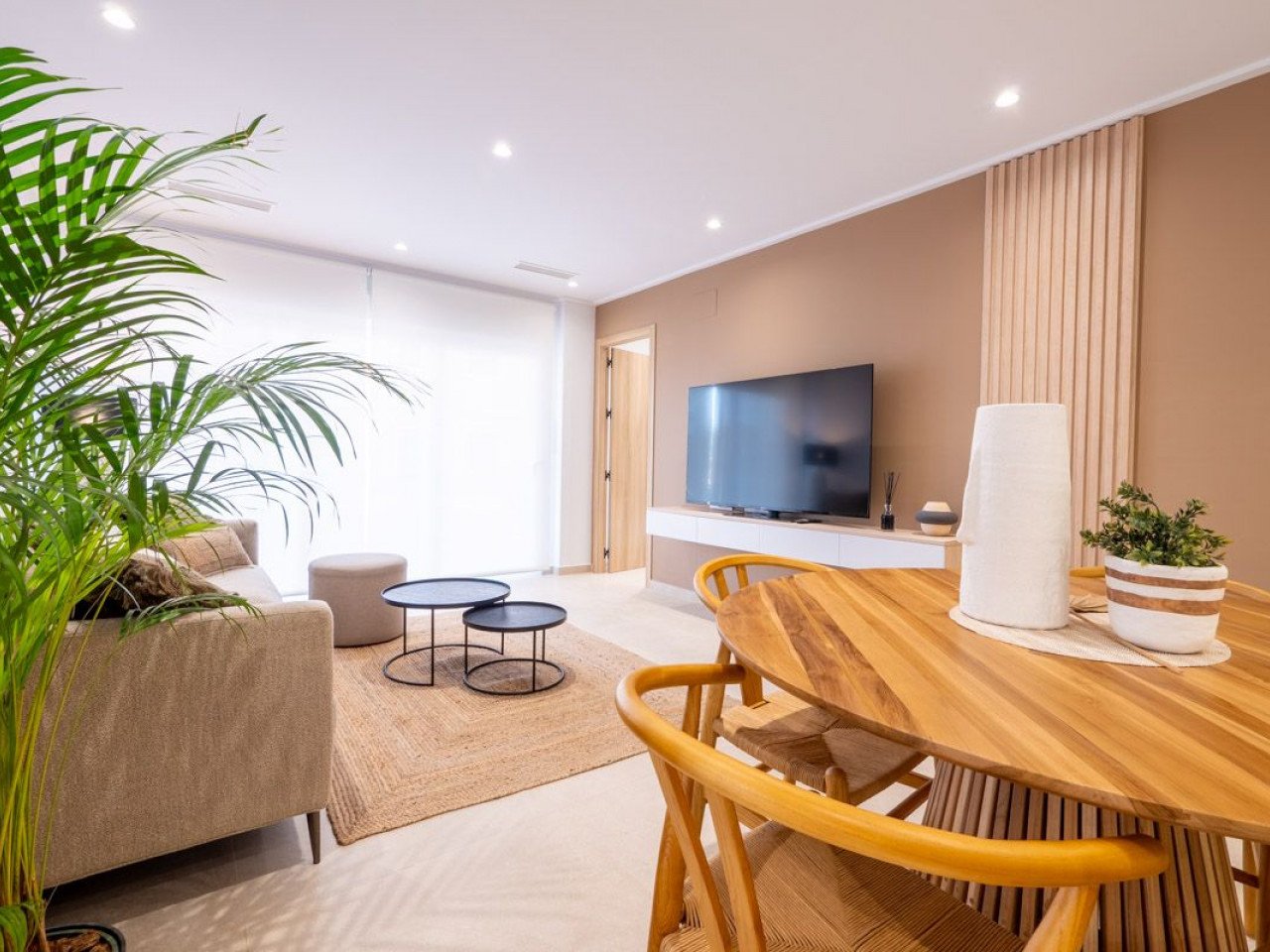 Vista Azul XXXVII located on the  El Raso urbanisation in Guardamar del Segura, is a residential complex of 175 apartments with three bedrooms and ...