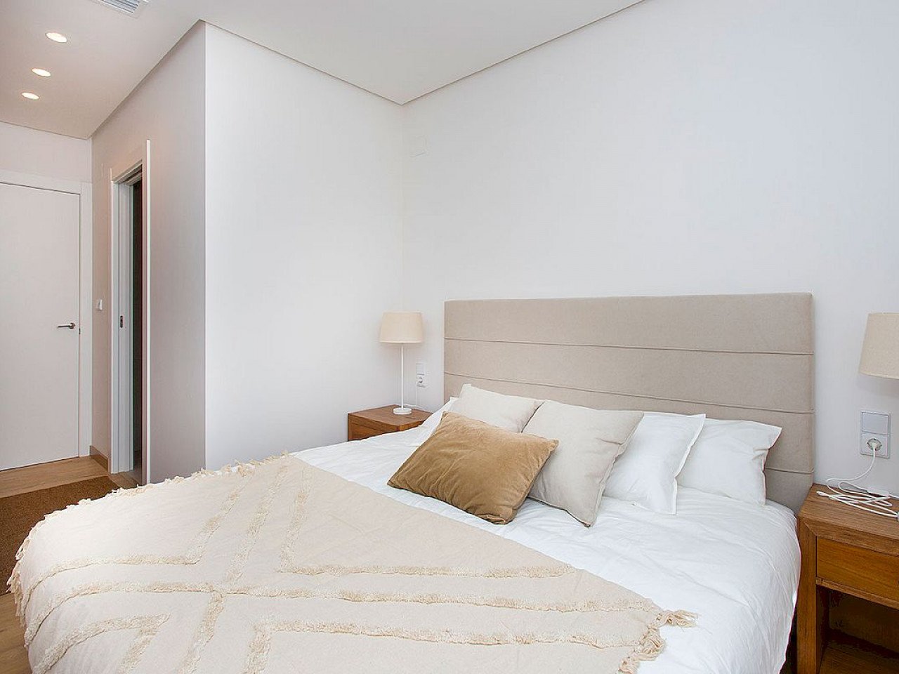 Moderne Neubau-Villa auf 2 Ebenen in ruhiger Gegend