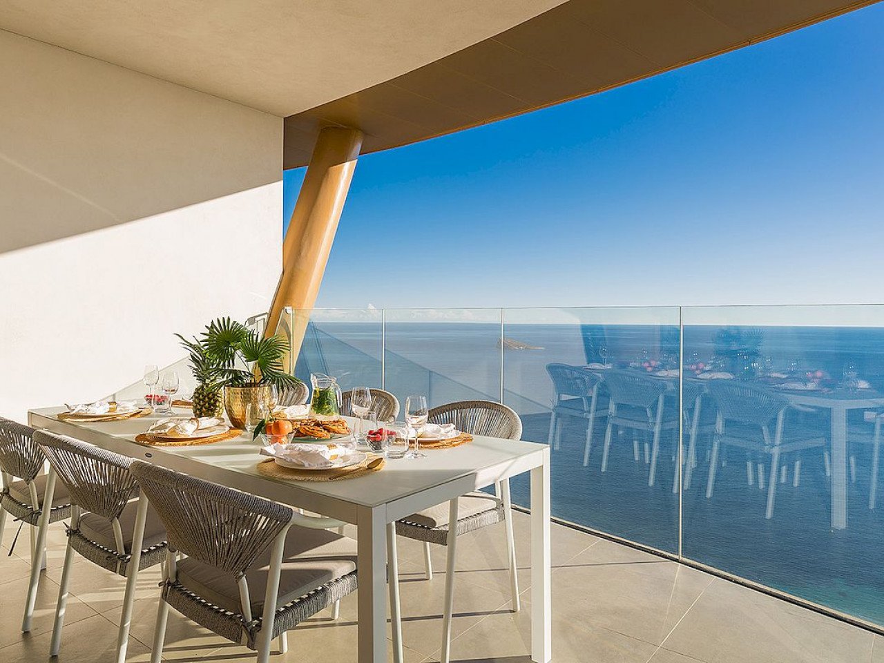 Der markanteste Wohn-Tower der Stadt - Luxus und Traum-Ausblick