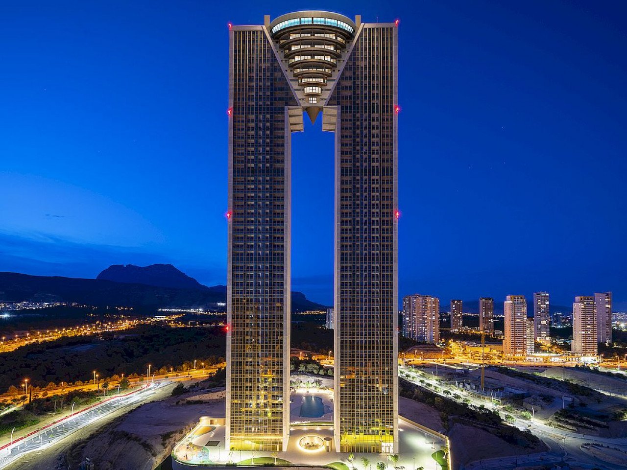 Der markanteste Wohn-Tower der Stadt - Luxus und Traum-Ausblick