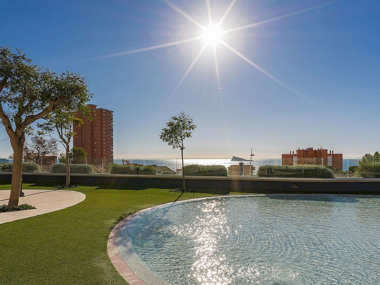 Der markanteste Wohn-Tower der Stadt - Luxus und Traum-Ausblick