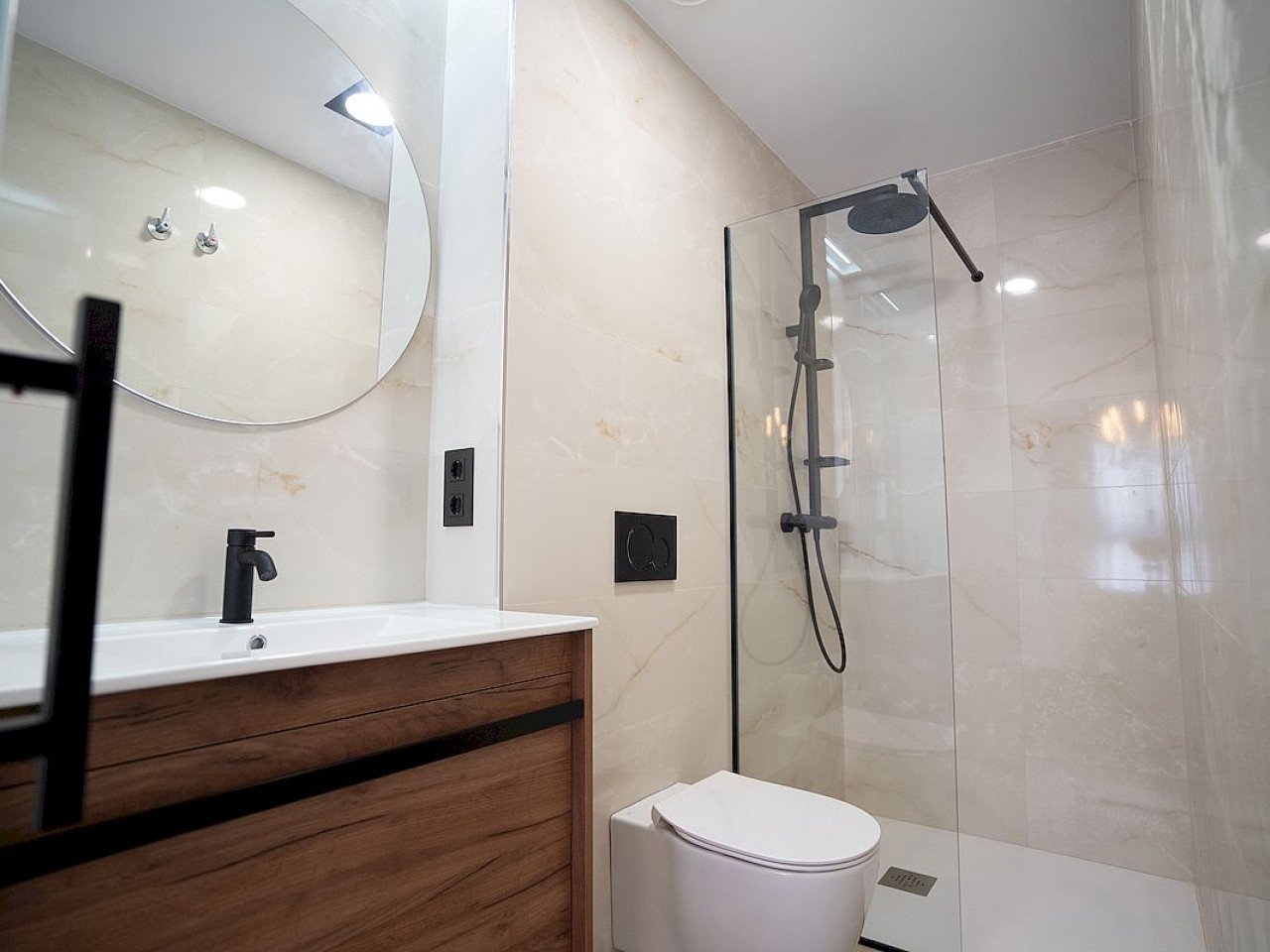 Innova Sun is a collection of 16 maisonettes located within a wonderful natural environment, with unbeatable views to the Salinas of Torrevieja and...