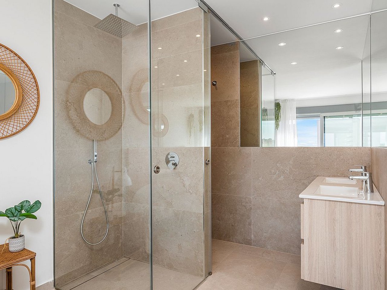 Mykonos Apartments is a project of new-build maisonettes with a mediterranean design in a very good location in Dolores, a typical Spanish village ...