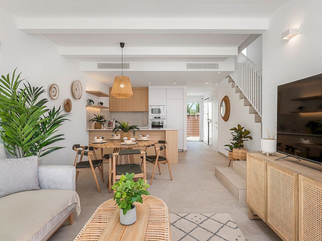 Mykonos Apartments is a project of new-build maisonettes with a mediterranean design in a very good location in Dolores, a typical Spanish village ...