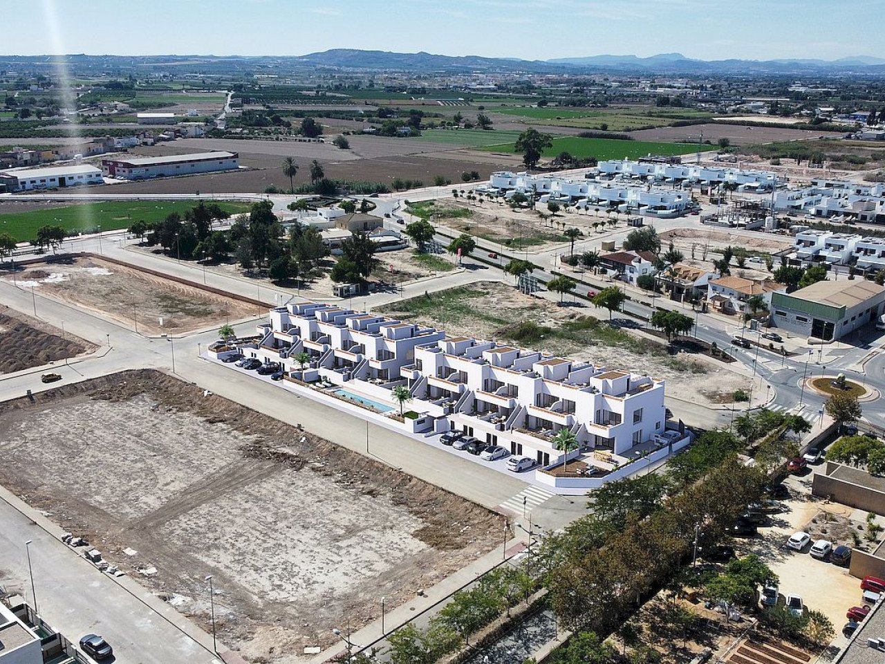 Mykonos Apartments is a project of new-build maisonettes with a mediterranean design in a very good location in Dolores, a typical Spanish village ...