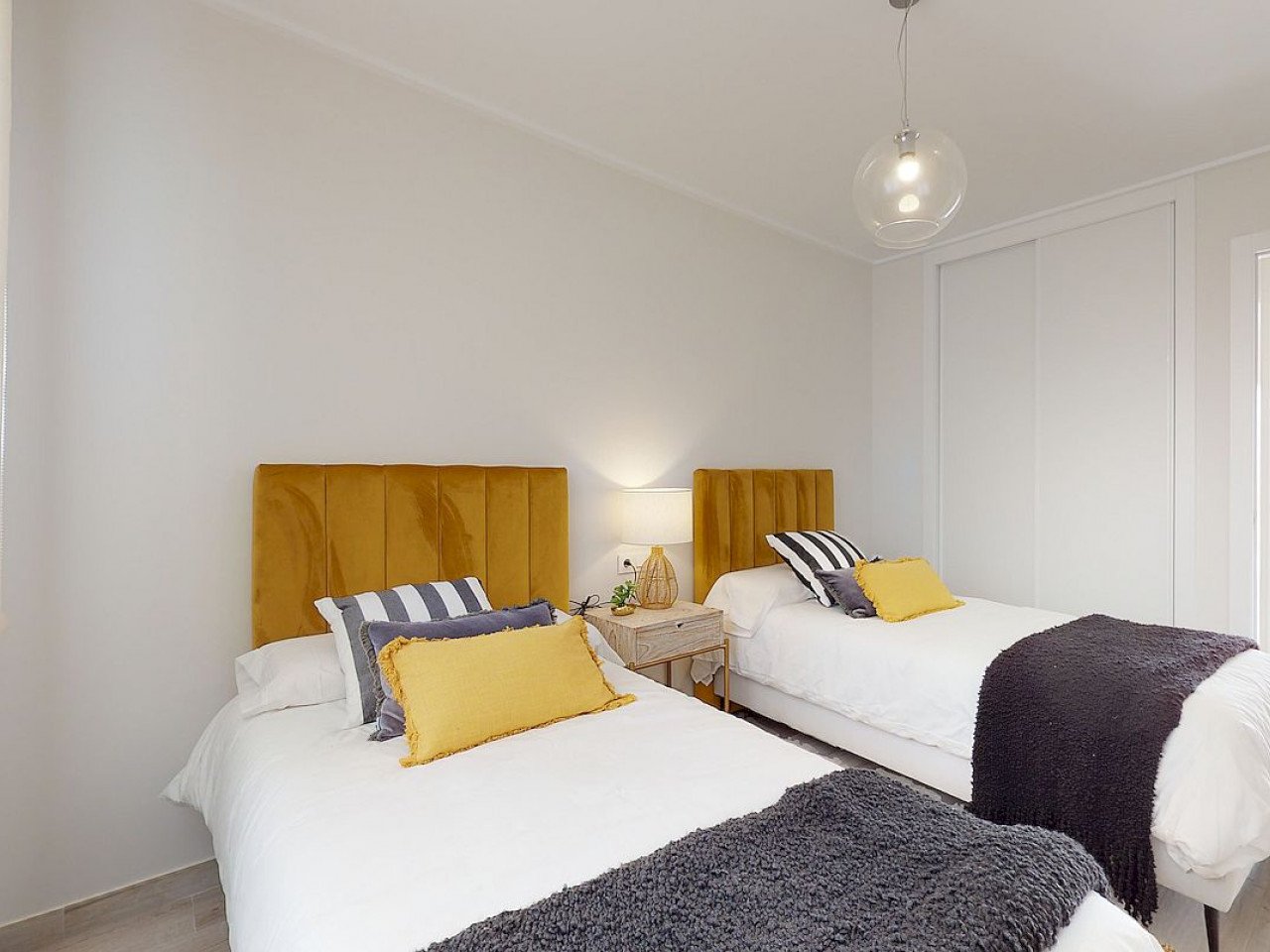 Attraktive Neubau-Stadthäuser mit Dachterrasse - nur 2 km vom Strand entfernt