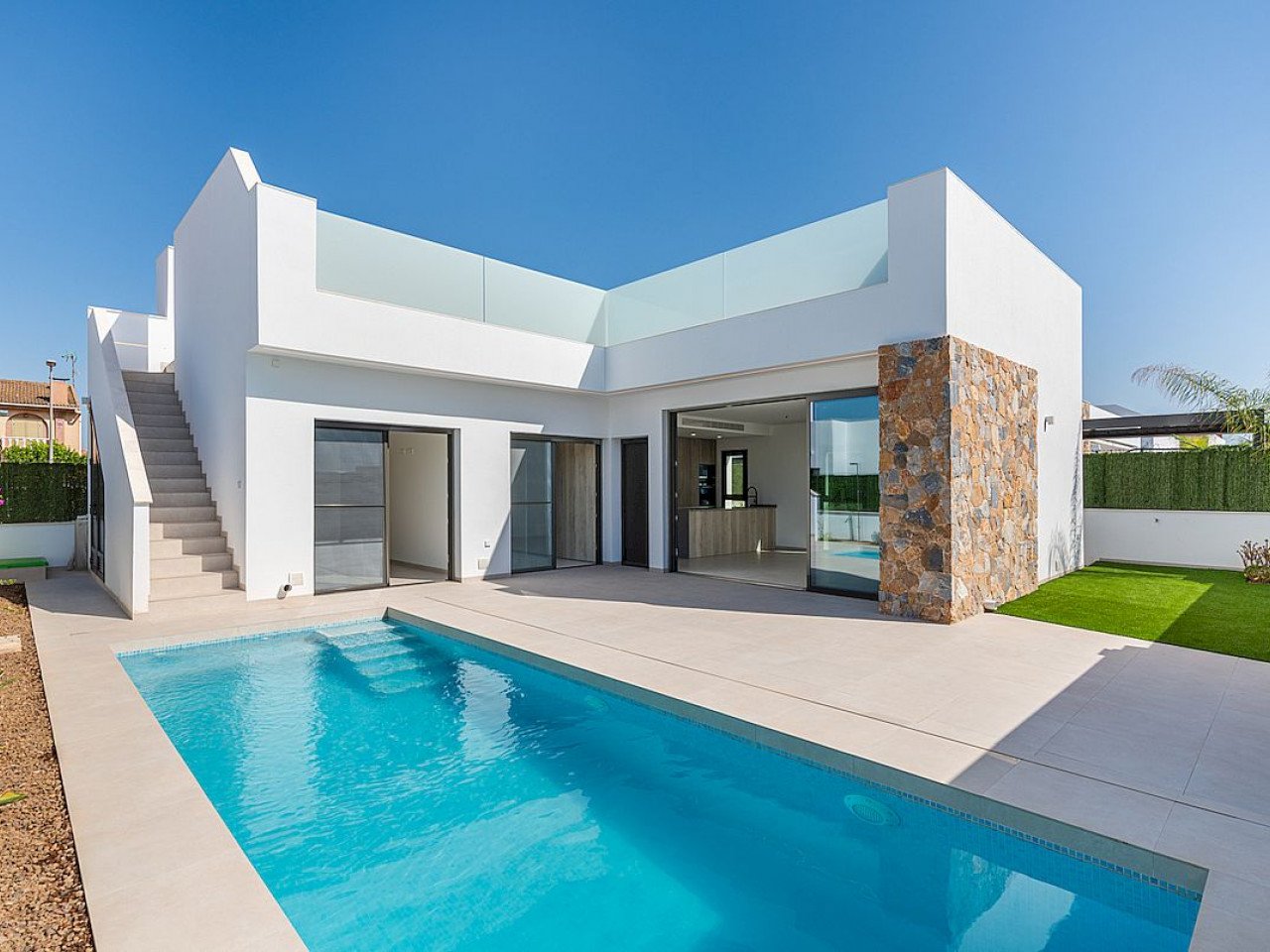 These magnificent newly built detached and semi-detached villas are on one level with solarium, private pool and parking area. Alejandra XII is des...