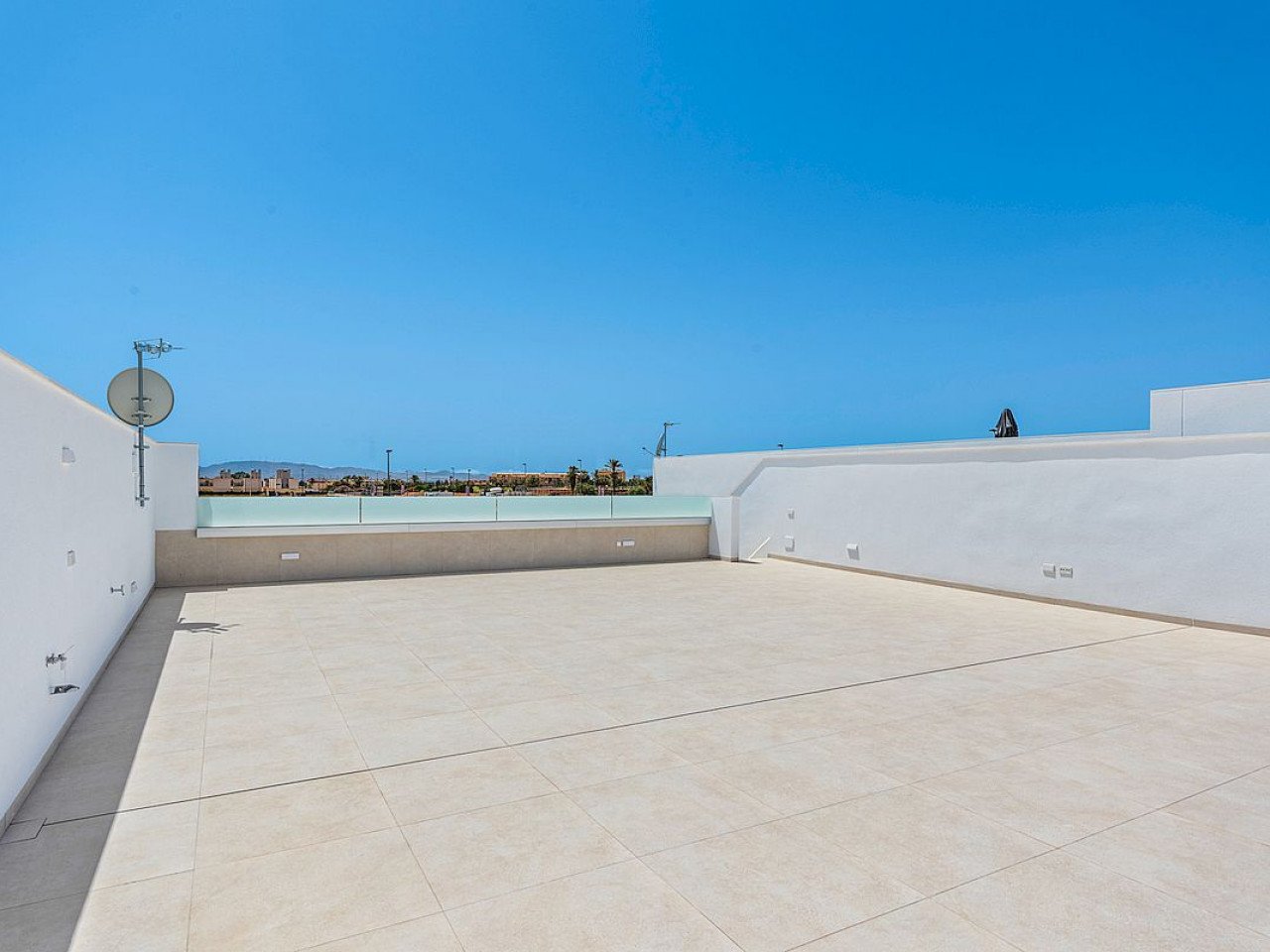 These magnificent newly built detached and semi-detached villas are on one level with solarium, private pool and parking area. Alejandra XII is des...