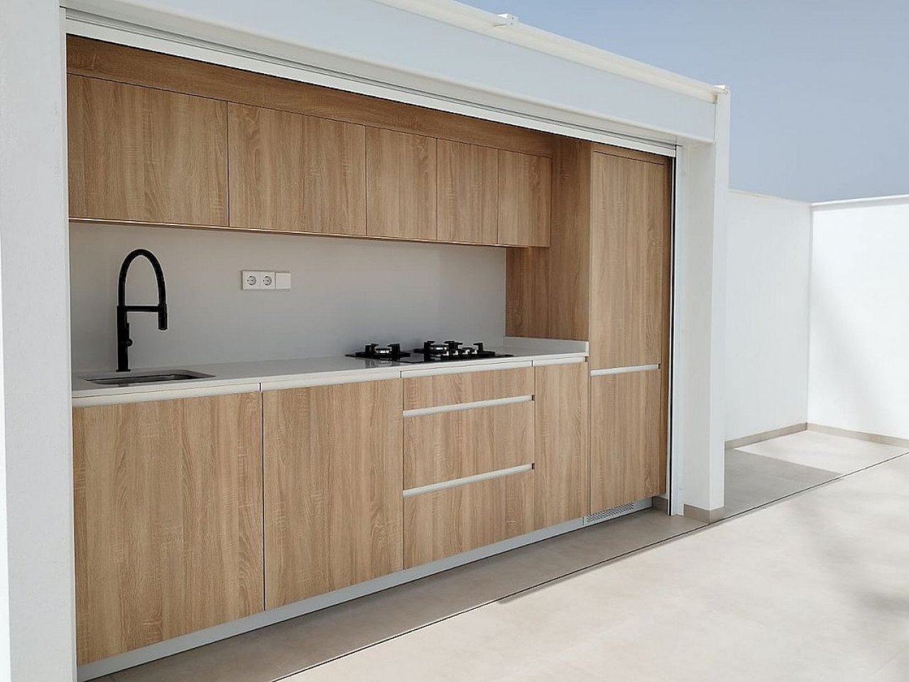 These magnificent newly built detached and semi-detached villas are on one level with solarium, private pool and parking area. Alejandra XII is des...