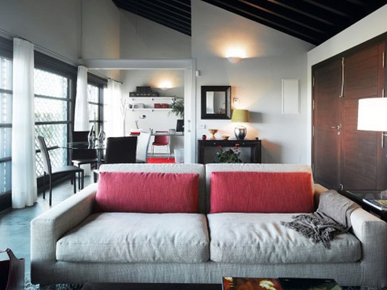 Mediterranean-style detached houses with private pool with 6 models to choose from in a gated golf community at Peraleja Golf Resort in Costa Cálid...