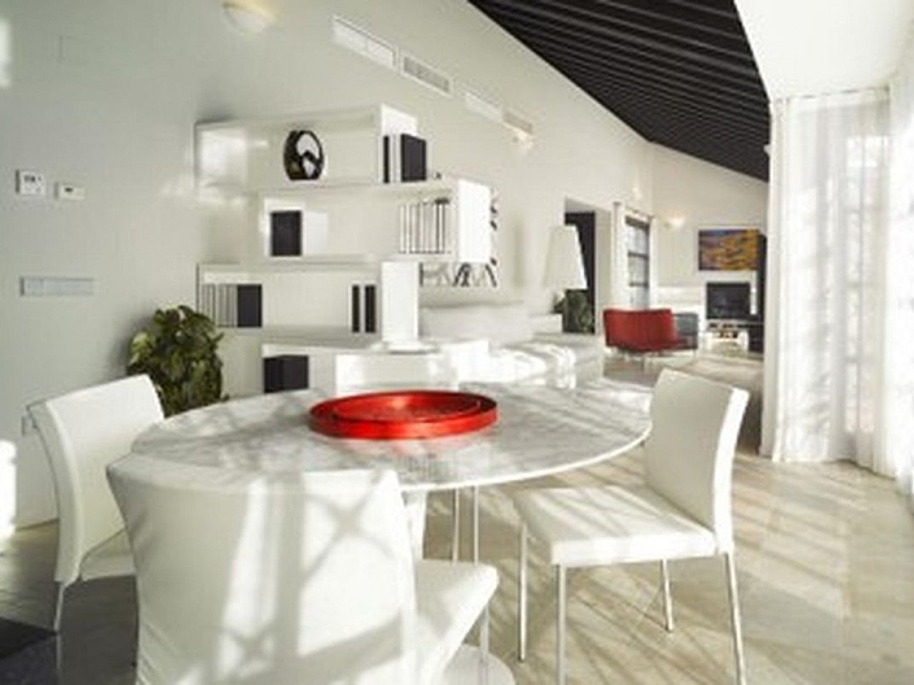 Mediterranean-style detached houses with private pool with 6 models to choose from in a gated golf community at Peraleja Golf Resort in Costa Cálid...