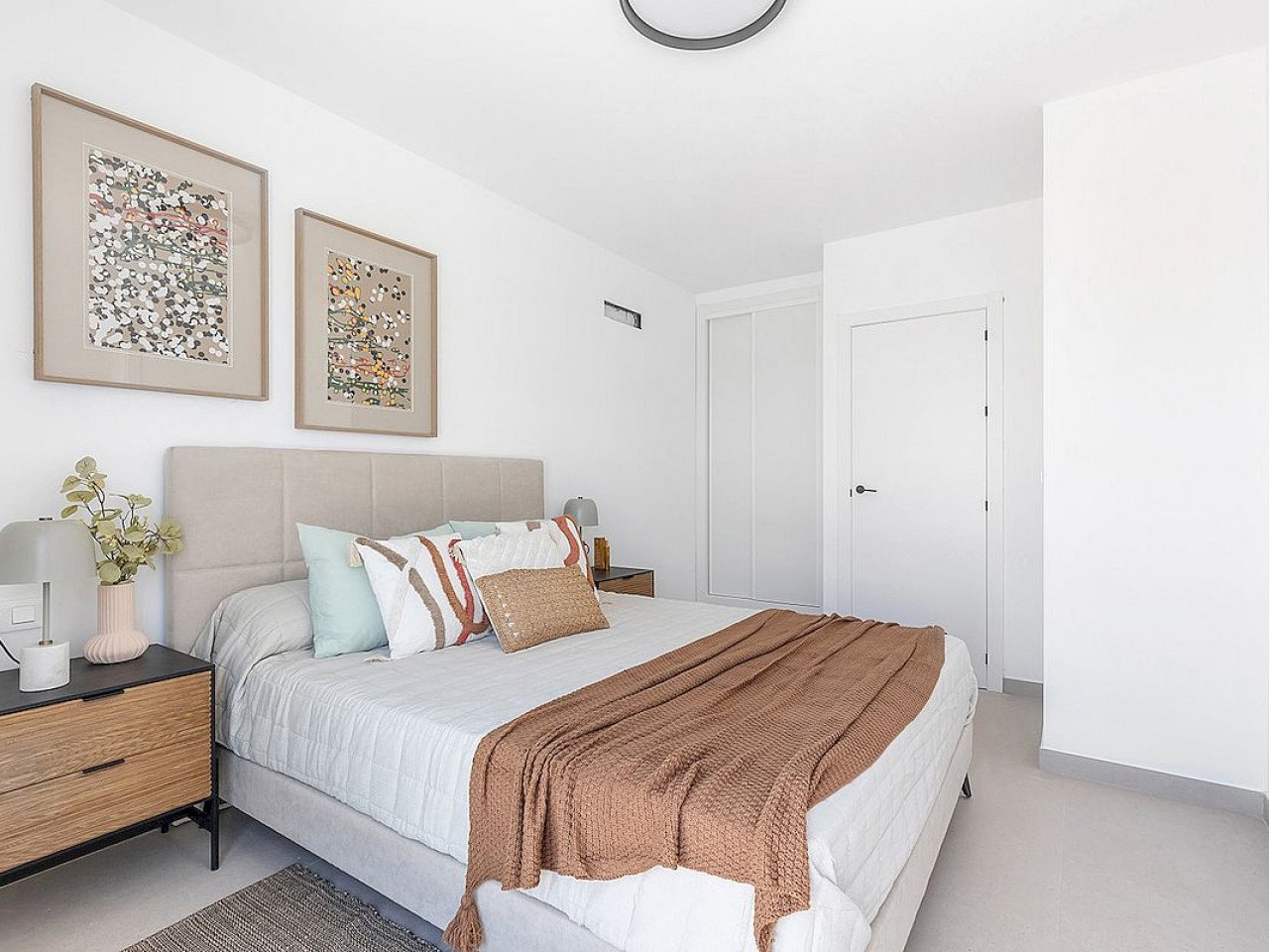 Residential Azahares is a luxury residential complex consisting of four bedroom Townhouses in a peaceful, well-connected setting in Rafal, Alicante...