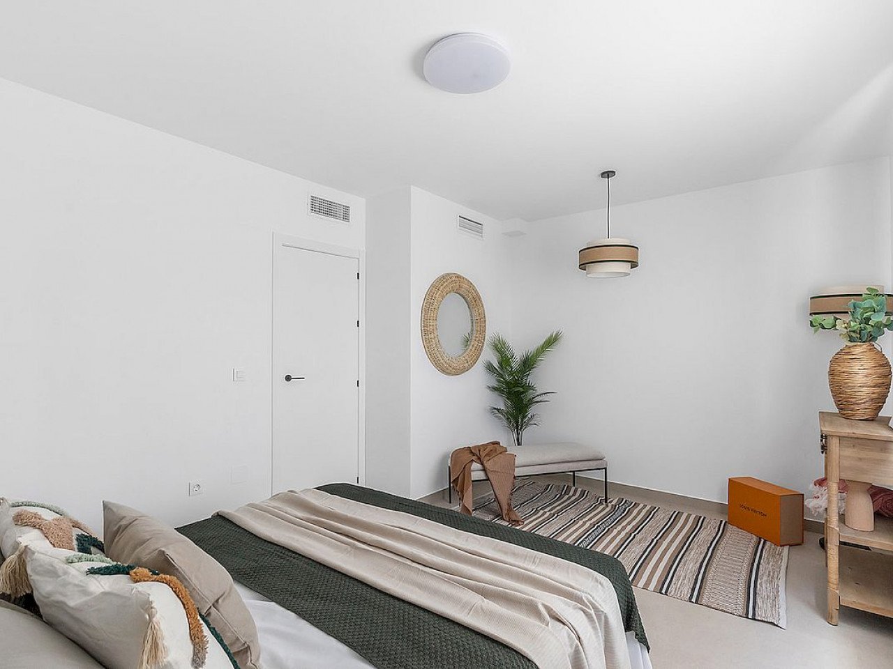 Residential Azahares is a luxury residential complex consisting of four bedroom Townhouses in a peaceful, well-connected setting in Rafal, Alicante...