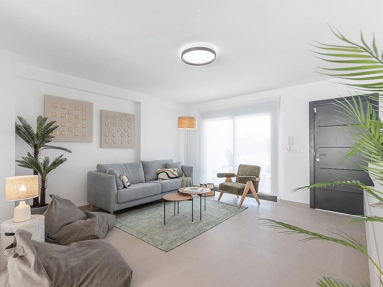 Residential Azahares is a luxury residential complex consisting of four bedroom Townhouses in a peaceful, well-connected setting in Rafal, Alicante...