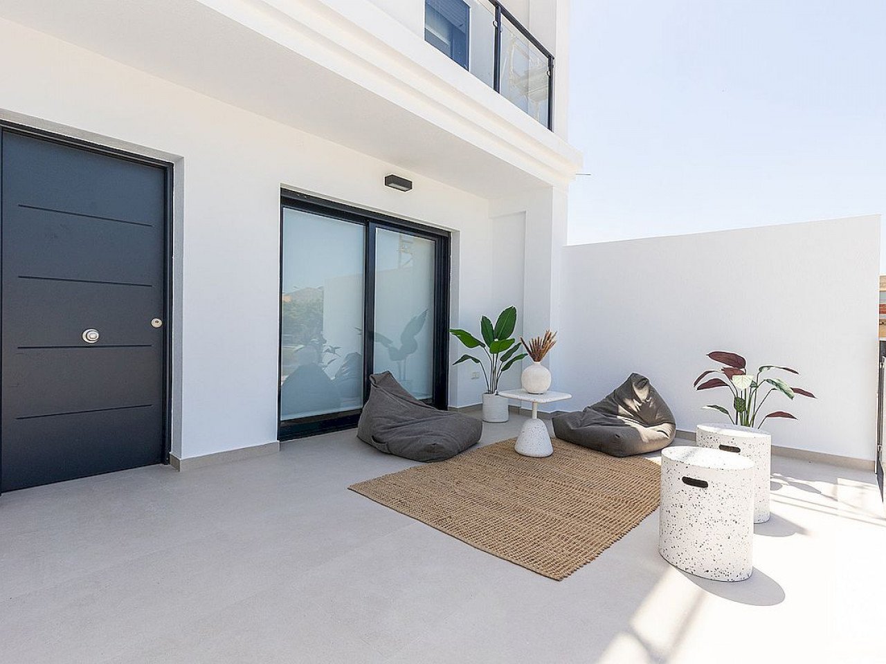 Residential Azahares is a luxury residential complex consisting of four bedroom Townhouses in a peaceful, well-connected setting in Rafal, Alicante...