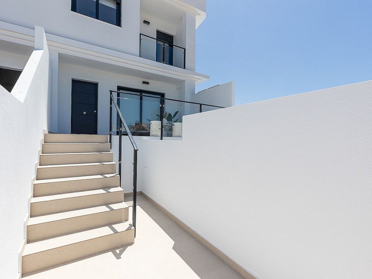 Residential Azahares is a luxury residential complex consisting of four bedroom Townhouses in a peaceful, well-connected setting in Rafal, Alicante...