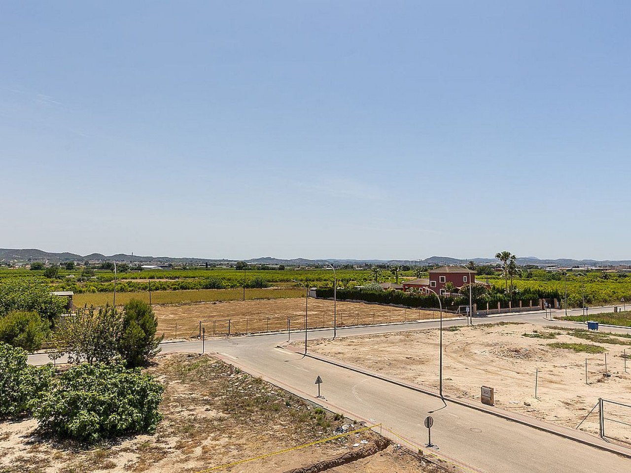 Residential Azahares is a luxury residential complex consisting of four bedroom Townhouses in a peaceful, well-connected setting in Rafal, Alicante...