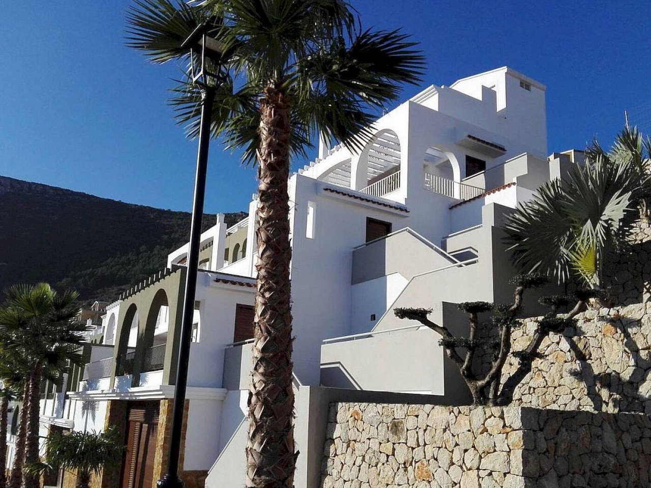 This incredible resort  is located just 4km from the beaches of Gandía, surrounded by mountains and with total and maximum privacy.Here you will ...