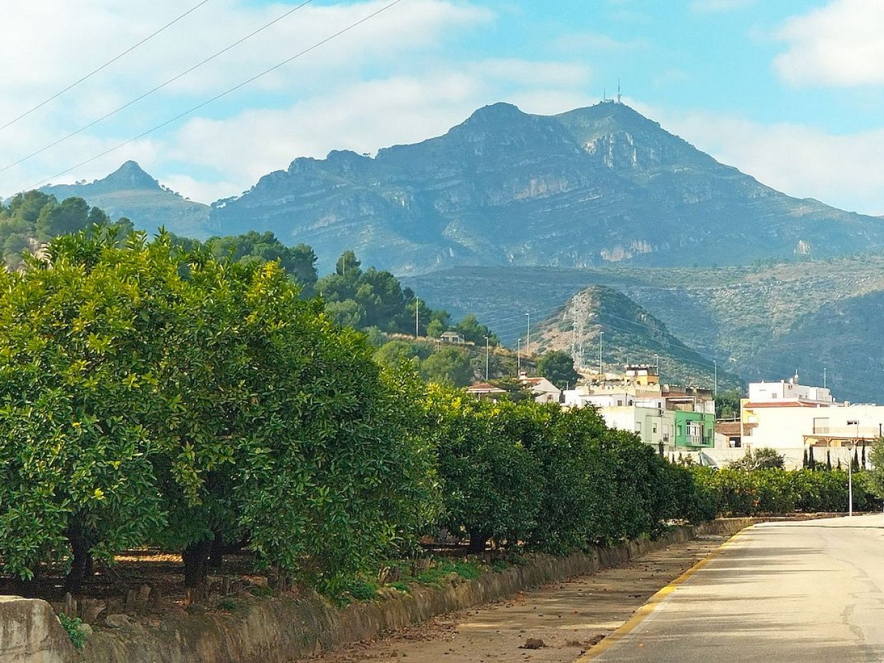 This incredible resort  is located just 4km from the beaches of Gandía, surrounded by mountains and with total and maximum privacy.Here you will ...