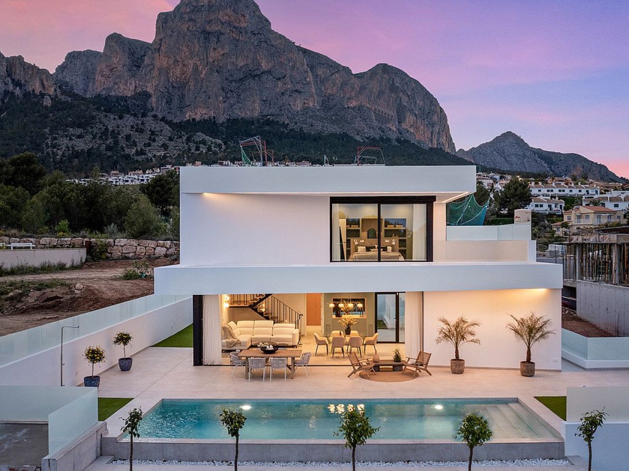 Venecia V are magnificent and exclusive villas in a unique and incredible location with stunning sea and mountain views.
The properties comprise t...
