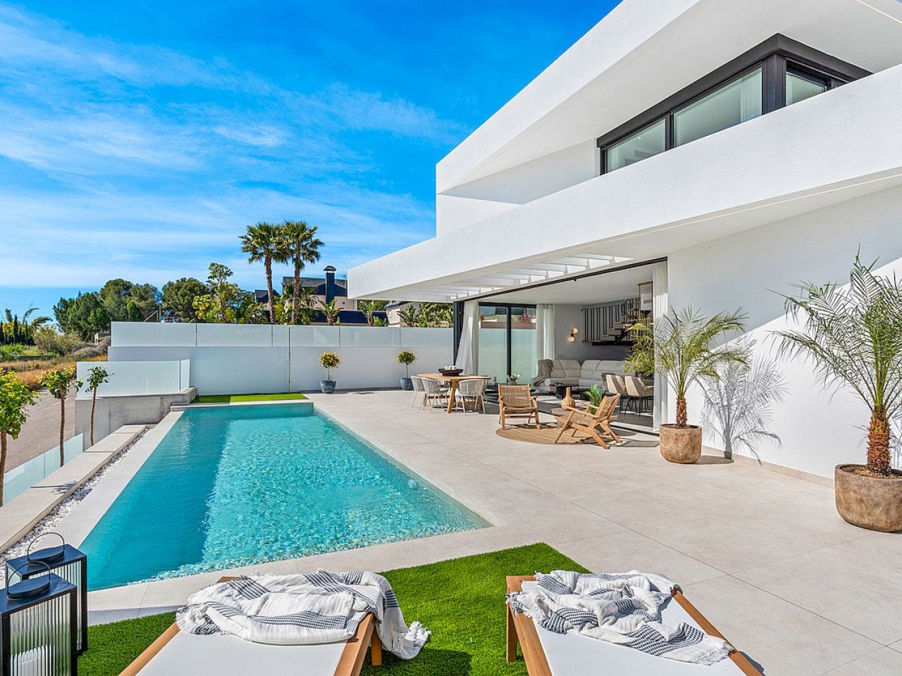 Venecia V are magnificent and exclusive villas in a unique and incredible location with stunning sea and mountain views.
The properties comprise t...