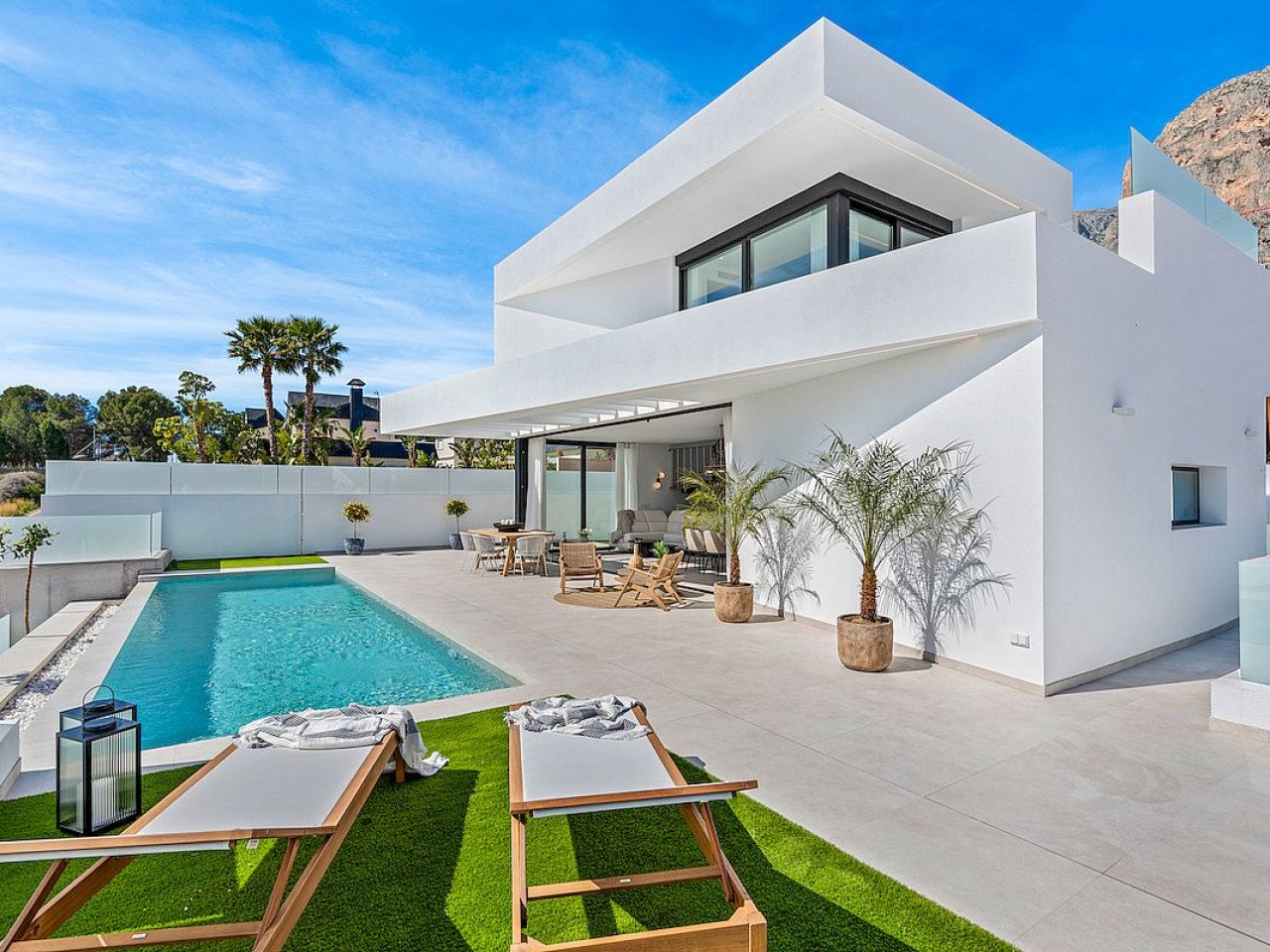 Venecia V are magnificent and exclusive villas in a unique and incredible location with stunning sea and mountain views.
The properties comprise t...